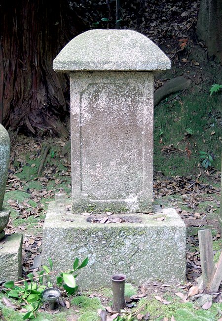 六角義賢の墓