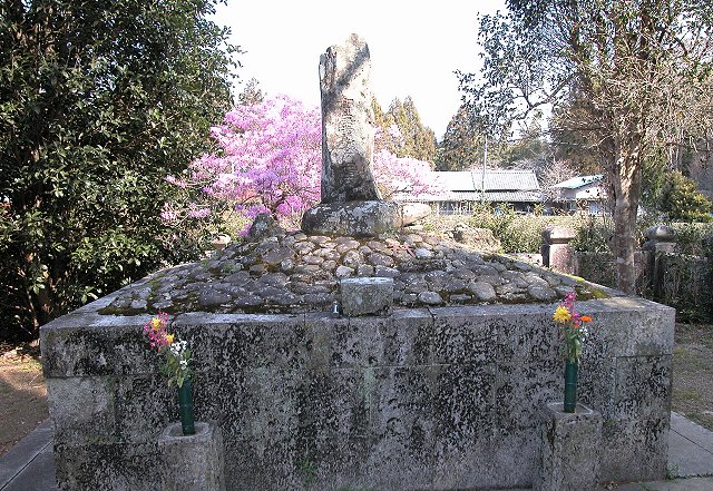 鳥居勝商の墓(新昌寺)